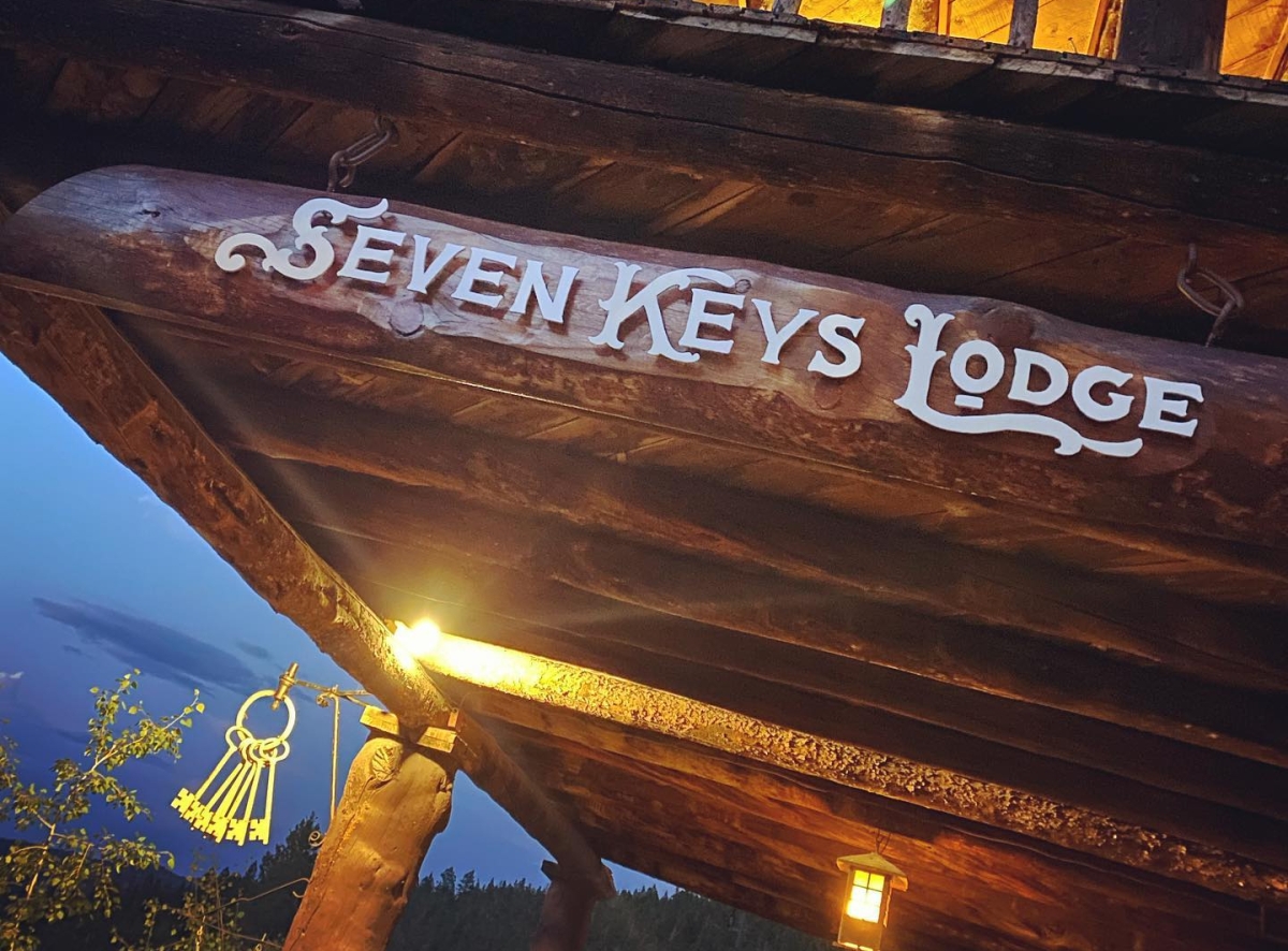 Need a place to write that mystery? Seven Keys Lodge in Colorado has a history of mystery!